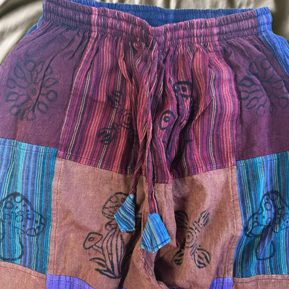 Hlače s Uzorkom Gljive - Nomad Sari Blok Print - Ljubičasti Tonovi S/M